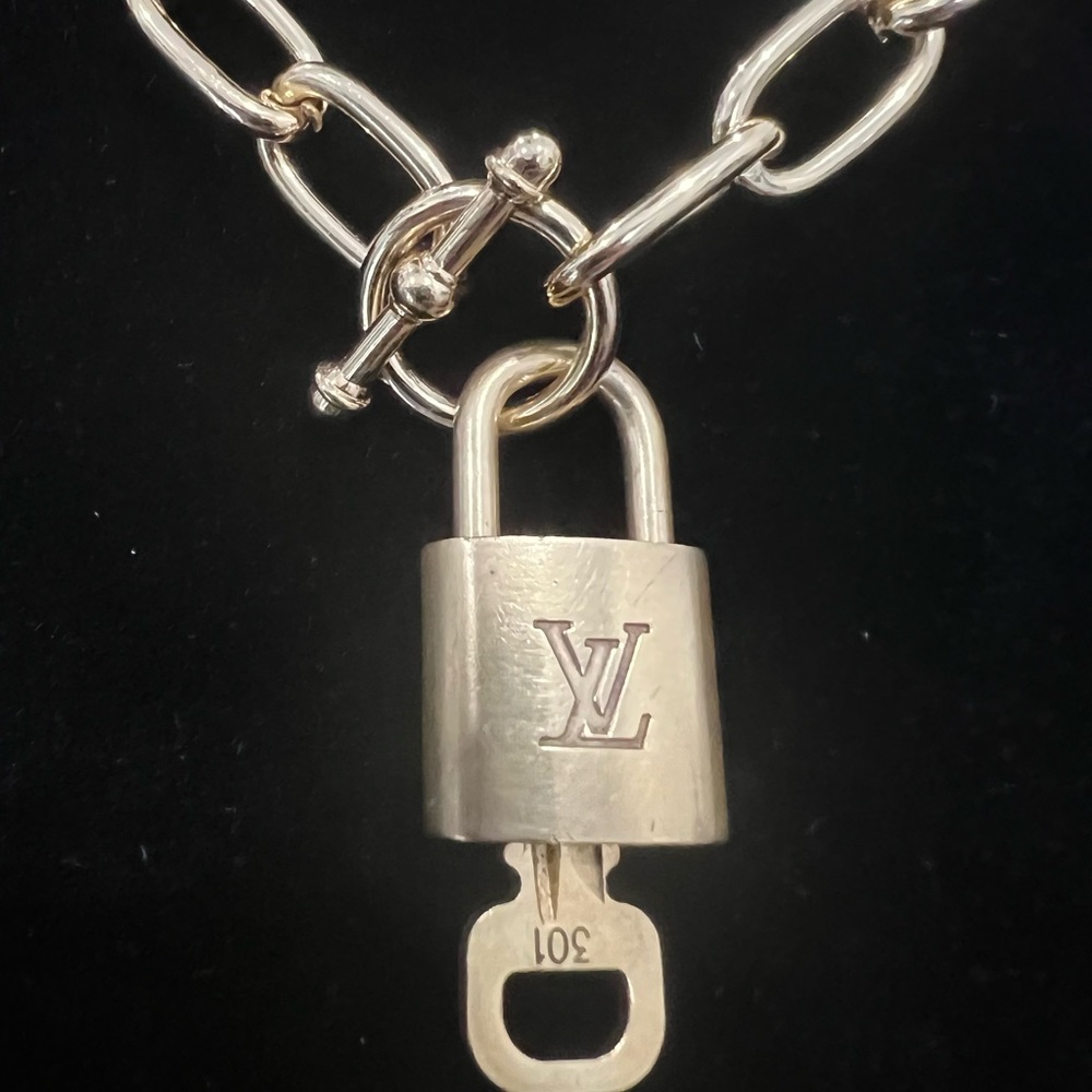 LOUIS VUITTON CHOKER